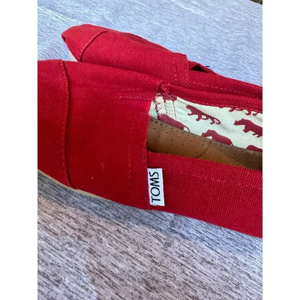Toms red very